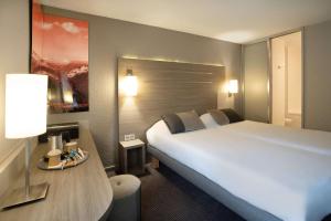 Postel nebo postele na pokoji v ubytování Best Western Voiron Centre + 37 fotografií