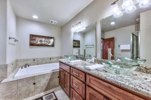 O baie la Tahoe Woods 702 at Stateline - Walk to Lake Casinos AC Dog +36 fotografii