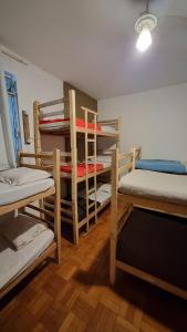 Ένα ή περισσότερα κρεβάτια σε δωμάτιο στο Savassi Hostel