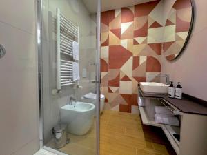 a bathroom with a shower and a toilet and a sink at Casa vacanze Mirage in Bergamo +20 photos
