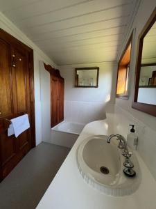 Phòng tắm tại Seaview Apartment - Tidelines of Bicheno