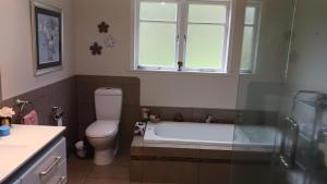 Kopalnica v nastanitvi Magpie Cottage Homestay Bed & Breakfast