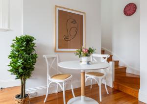 Dining area sa apartment