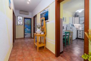 a hallway with a kitchen and a dining room at Apartments by the sea Punat, Krk - 19831 in Punat