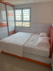 a large bed in a room with a window at 温馨小屋18 in Bandung