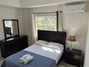 Postel nebo postele na pokoji v ubytování Mandeville ingleside luxury