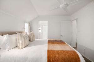 Katil atau katil-katil dalam bilik di Seaside Bliss Your Coastal Haven