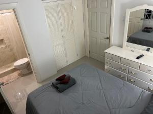 Postel nebo postele na pokoji v ubytování Mandeville ingleside luxury