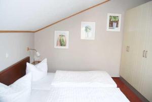 Un pat sau paturi într-o cameră la Schneeeule 203 +17 fotografii