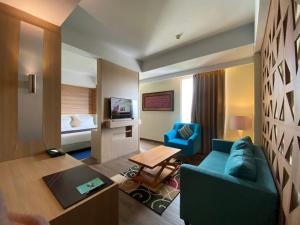 TV a/nebo společenská místnost v ubytování Khas Hotel Pekalongan
