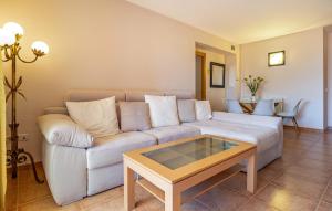 Гостиная зона в Awesome Apartment In Roquetas De Mar