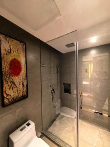 A bathroom at Changsha Zealandia Serviced Apartment