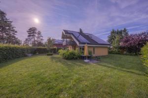 a house with a large yard with a house at Wildgans Classic 252 in Mirow