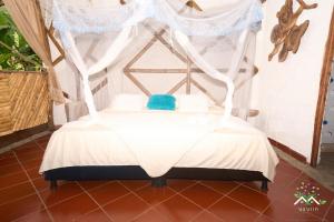 a bed in a room with a canopy at Hostal Ariantiy in Pepino