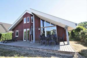 a wooden deck with a table and chairs on it at Wildgans 10 in Rechlin