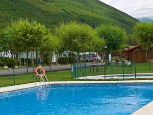 The swimming pool at or close to Camping Valle de Tena