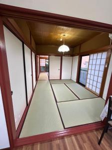 Mynd úr myndasafni af 高島市一棟貸切貸別荘グループファミリーok大人数でご利用だとお得連泊がお得 í Takashima