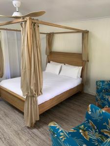 Gallery image of Turtle Cove Lake Front Cabin 300m To Beach in Hervey Bay