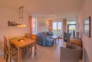 a living room with a blue couch and a table at Mitteldeck 523 in Rechlin