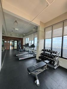 Gimnasio o instalaciones de fitness de Vinia Infinity Studio 1 Near Malls with WiFi and Netflix