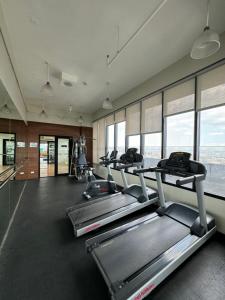 Gimnasio o instalaciones de fitness de Vinia Infinity Studio 1 Near Malls with WiFi and Netflix