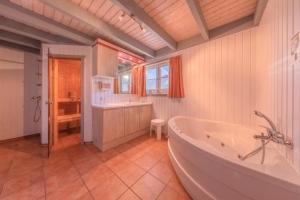 a large bathroom with a tub and a sink at Wildgans Classic 29 in Rechlin +10 photos