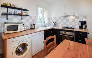 Η κουζίνα ή μικρή κουζίνα στο Cozy Home In Cognocoli Monticchi