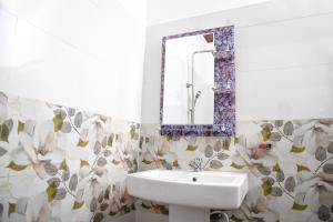 a bathroom with a sink and a mirror at Ella RV Heaven World Hotel in Ella +103 photos