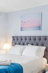 Ein Bett oder Betten in einem Zimmer der Unterkunft Hectorville Luxe Haven Suite