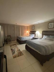 Imagen de la galería de Ocean front studio with balcony, en Sunny Isles Beach