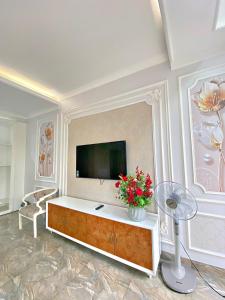 Μια τηλεόραση ή/και κέντρο ψυχαγωγίας στο Blue Diamond Hotel