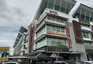 a building with a hotel sign on the side of it at Super OYO Capital O 812 Hotel SMC Seksyen 13 in Shah Alam