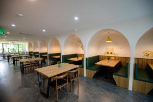 Ресторан / й інші заклади харчування у FIRST Studio Hotel Da Nang