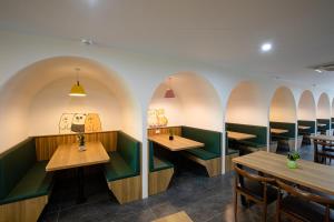 Зона вітальні в FIRST Studio Hotel Da Nang
