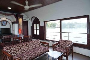 Aqua Castle Houseboat - by Aqua Jumbo Houseboats的休息区