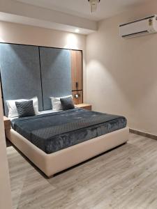 Hotel imperia客房内的一张或多张床位