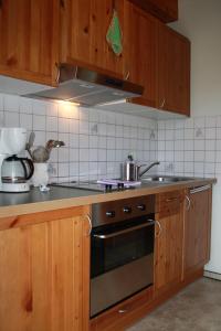 Nhà bếp/bếp nhỏ tại FeWo Kiefer - Ulenhoef