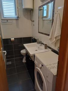 Kúpeľňa v ubytovaní Apartments Jure Miljak