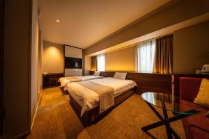Postel nebo postele na pokoji v ubytování New Osaka Hotel