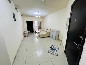 Uma área de estar em Dubai gate 1, JLT Q cluster