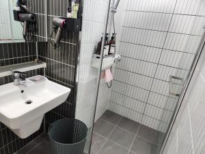 a small bathroom with a sink and a shower at Daegu Dongseongro Star B&B business hotel in Daegu