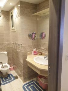 A bathroom at Sharm Hills