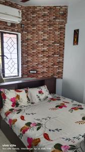 Cama o camas de una habitación en Cozy apartment near Rabindra Sarovar Metro station