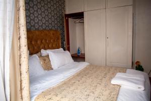 Un ou plusieurs lits dans un hébergement de l'établissement Lovely 1 Bedroom Fully Furnished Nakuru