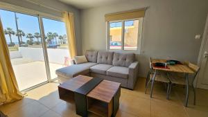 Posezení v ubytování Beach Love BeachFront Apartment