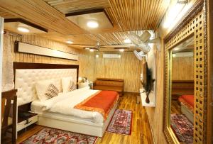 Postel nebo postele na pokoji v ubytování Golden Homestay