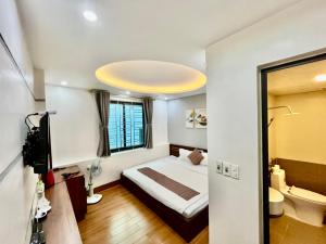 Postel nebo postele na pokoji v ubytování PHÚC HƯNG HOTEL