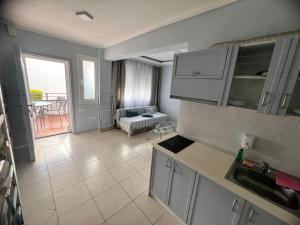 Η κουζίνα ή μικρή κουζίνα στο See Villa MileniKo