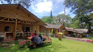 Foto dalla galleria di Bamboo Sanctuary Pancawati Resort Bogor a Ciherangsating