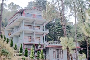 Afbeelding uit fotogalerij van HIM VIEW RETREAT in Rānīkhet +21 foto's